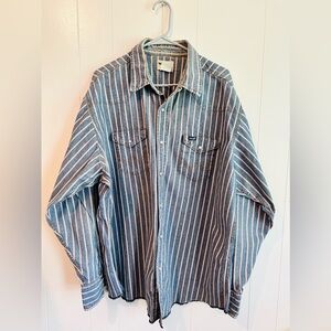 Vintage men’s Wrangler pearl snap button up